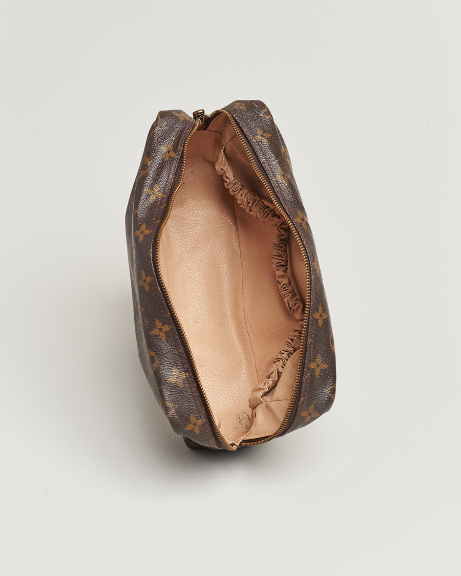 Homme | Louis Vuitton Pre-Owned Trousse de Toilette Washbag Monogram | Louis Vuitton Pre-Owned | Trousse de Toilette Washbag Monogram