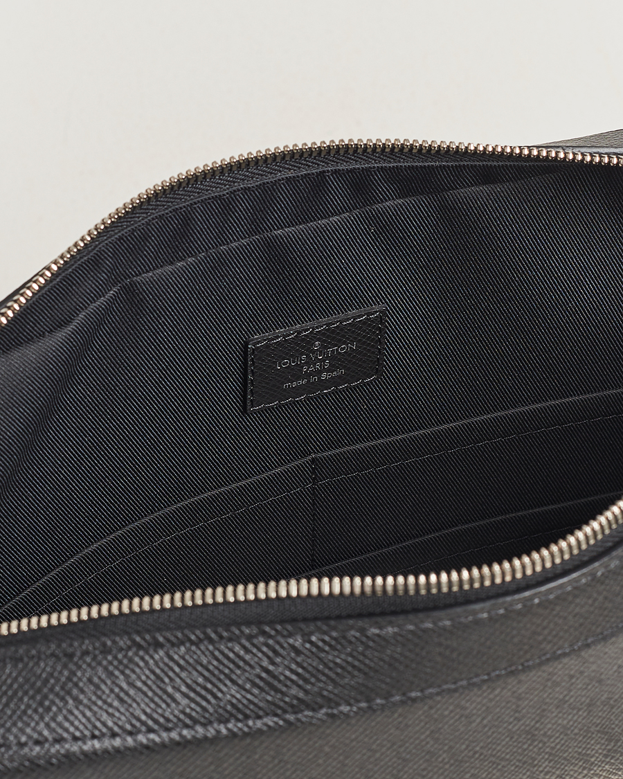 Homme | Louis Vuitton Pre-Owned Anton Messengerbag Black | Louis Vuitton Pre-Owned | Anton Messengerbag Black