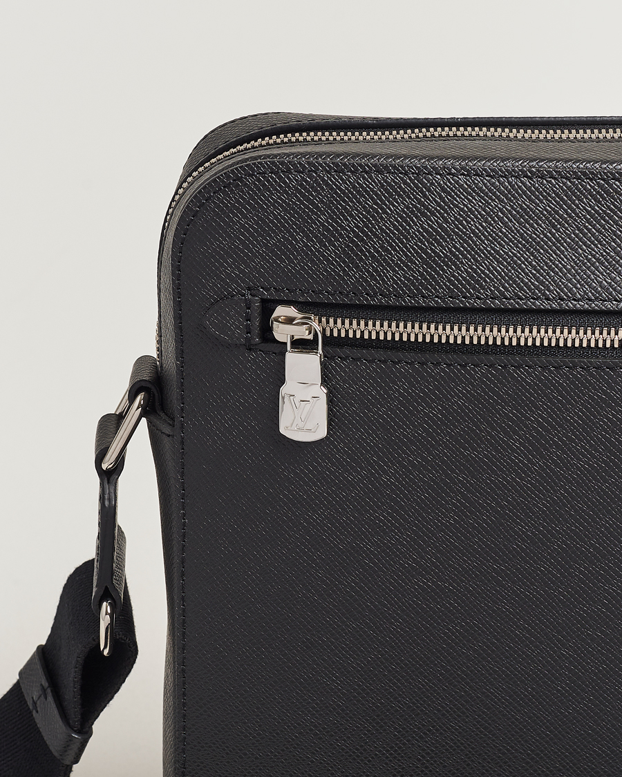 Homme | Louis Vuitton Pre-Owned Anton Messengerbag Black | Louis Vuitton Pre-Owned | Anton Messengerbag Black