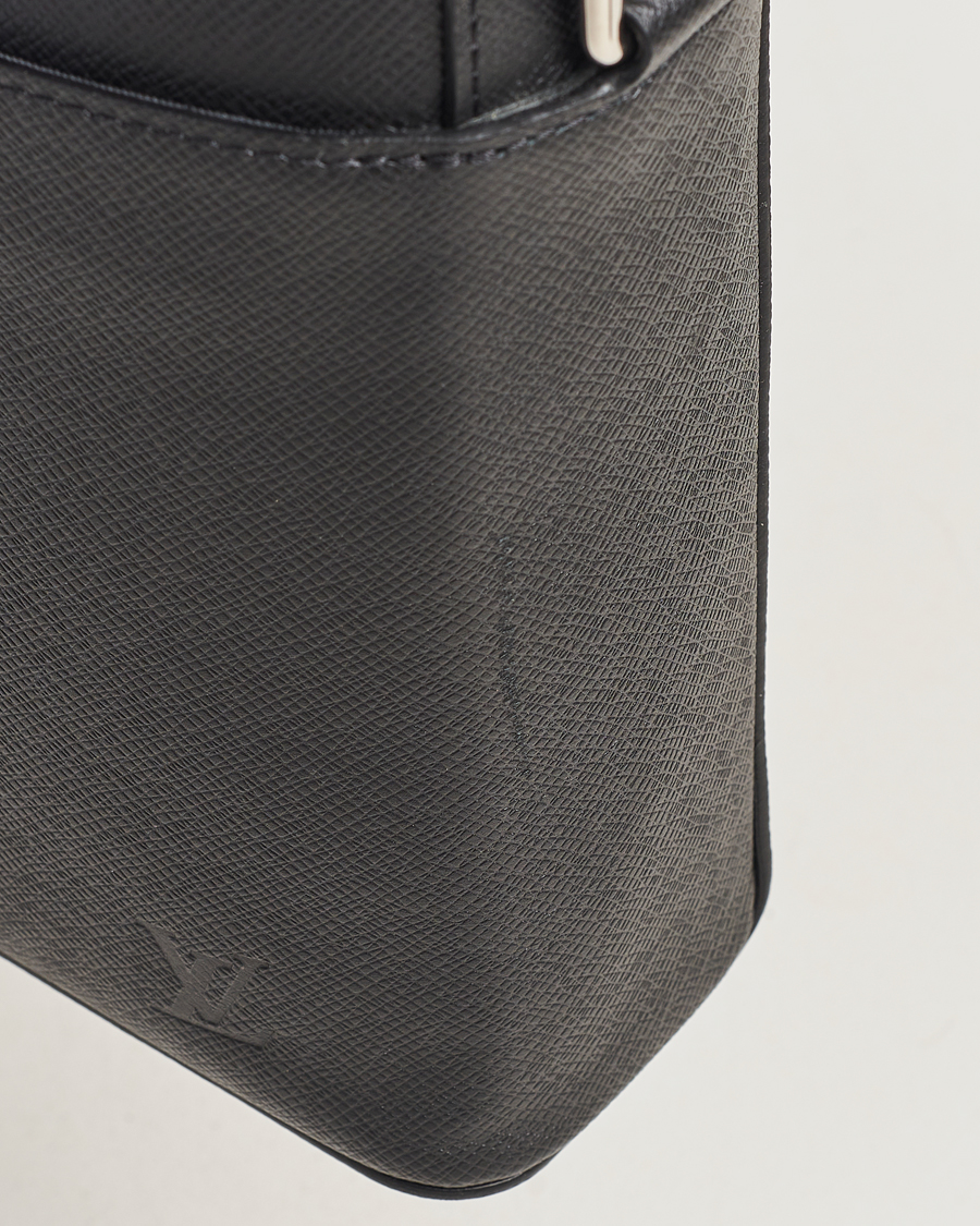 Homme | Louis Vuitton Pre-Owned Anton Messengerbag Black | Louis Vuitton Pre-Owned | Anton Messengerbag Black