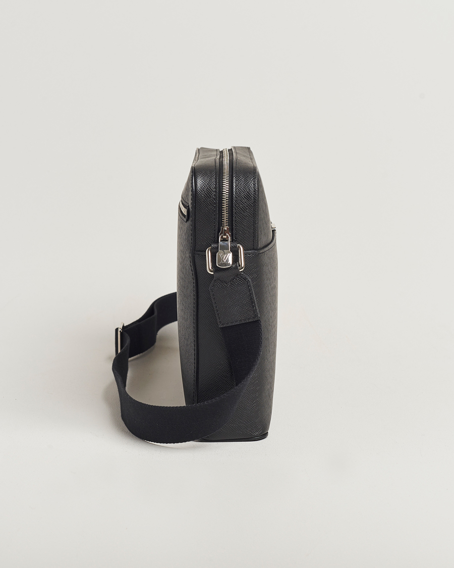 Homme | Louis Vuitton Pre-Owned Anton Messengerbag Black | Louis Vuitton Pre-Owned | Anton Messengerbag Black