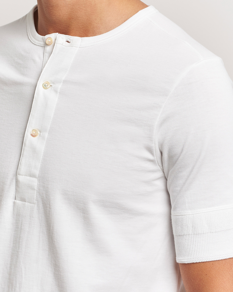 Homme | T-shirts | Merz b. Schwanen | Short Sleeve Organic Cotton Henley White