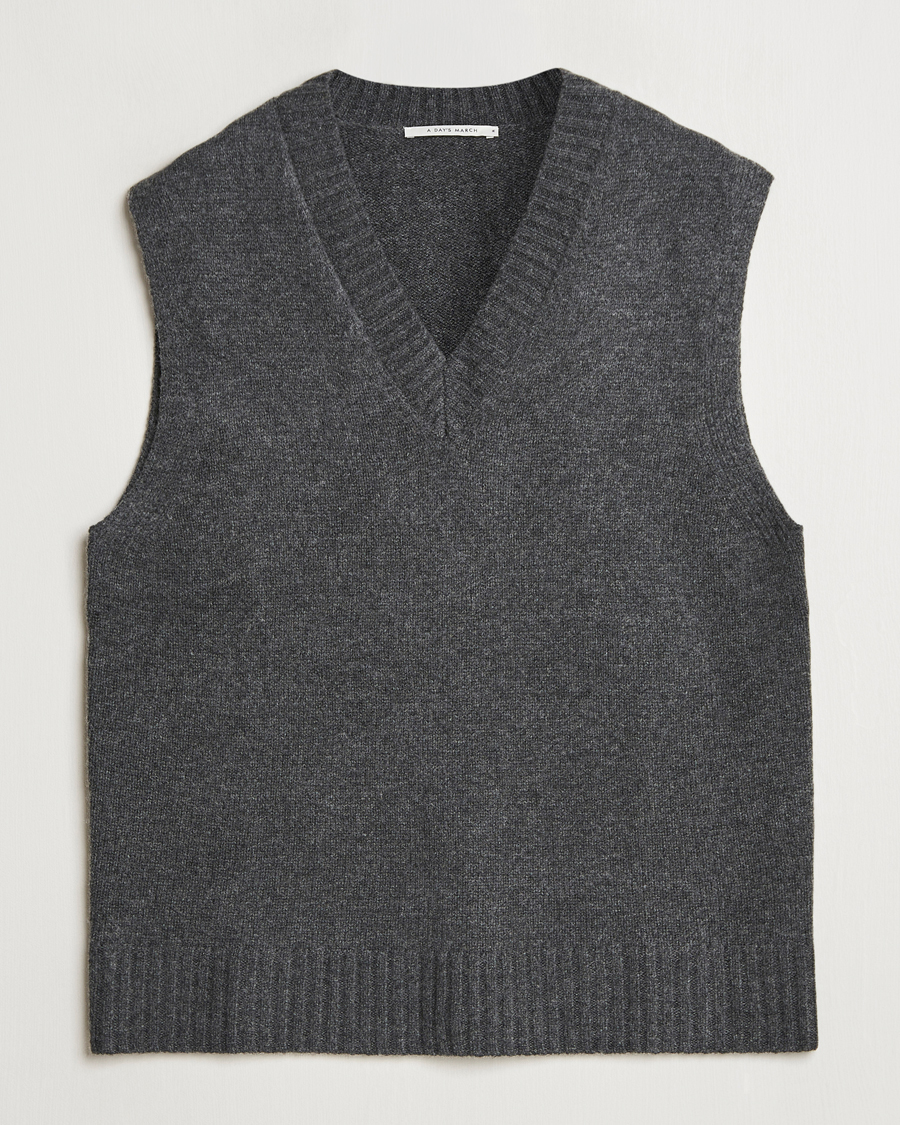 Homme | Pulls Et Tricots | A Day's March | Wigtown Lambswool V-Neck Vest Charcoal