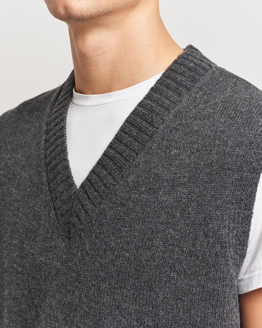 Homme | Pulls Et Tricots | A Day's March | Wigtown Lambswool V-Neck Vest Charcoal