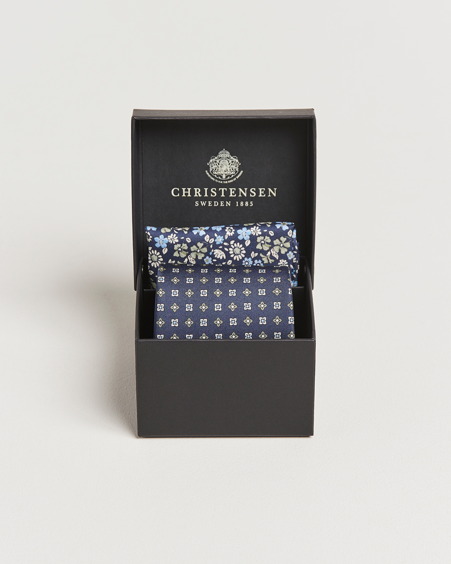 Homme | Amanda Christensen Box Set Printed Silk 8cm Tie With Pocket Square Navy | Amanda Christensen | Box Set Printed Silk 8cm Tie With Pocket Square Navy
