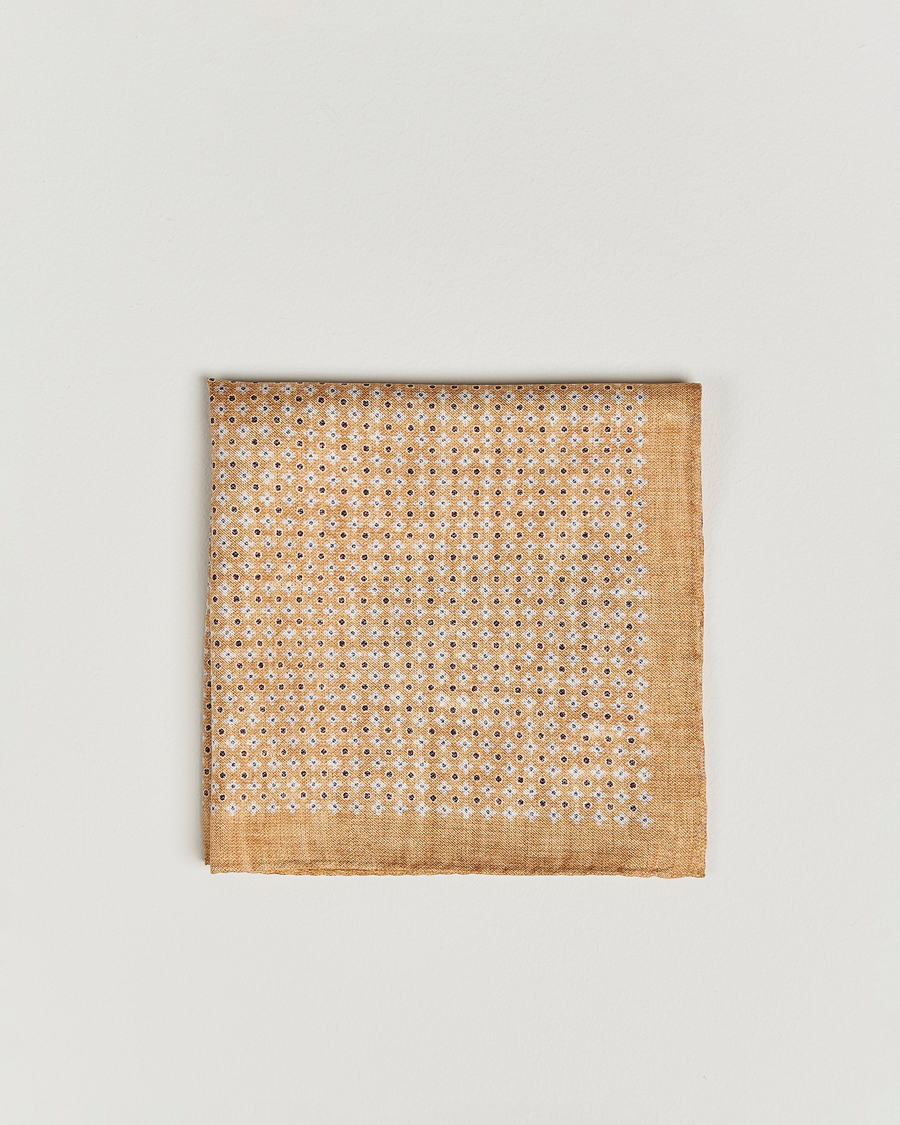 Homme | Amanda Christensen Silk Twill Printed Flower Pocket Square Yellow | Amanda Christensen | Silk Twill Printed Flower Pocket Square Yellow