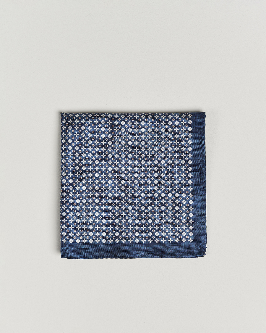 Homme | Amanda Christensen Silk Twill Printed Flower Pocket Square Navy | Amanda Christensen | Silk Twill Printed Flower Pocket Square Navy
