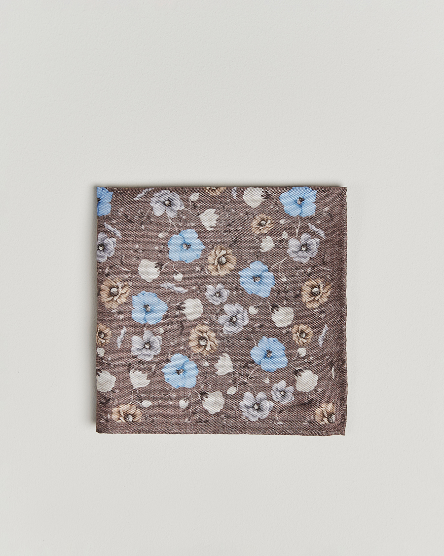 Homme | Amanda Christensen Silk Oxford Printed Flower Pocket Square Brown | Amanda Christensen | Silk Oxford Printed Flower Pocket Square Brown