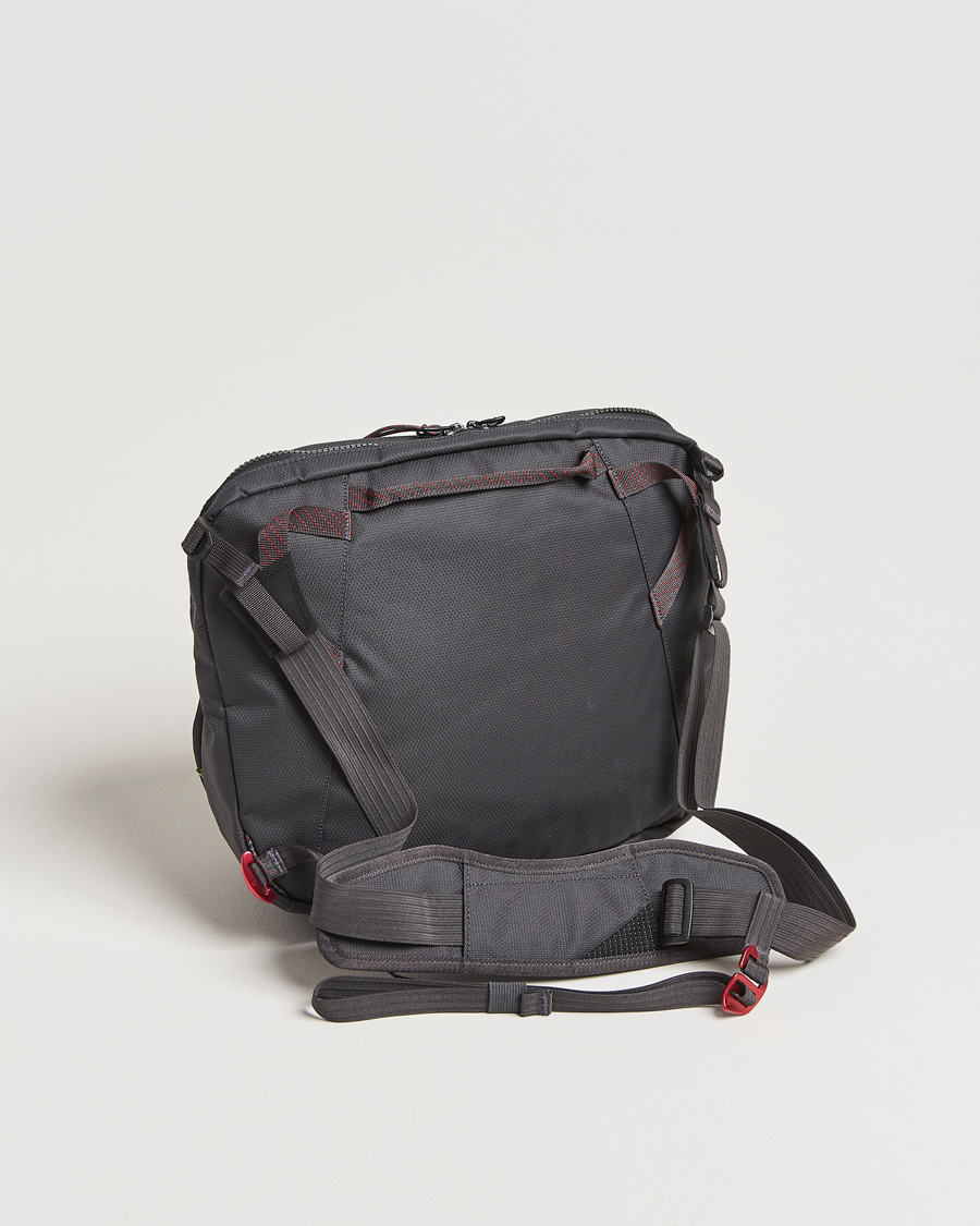 Homme | Klättermusen Gaut Messenger bag Raven | Klättermusen | Gaut Messenger bag Raven