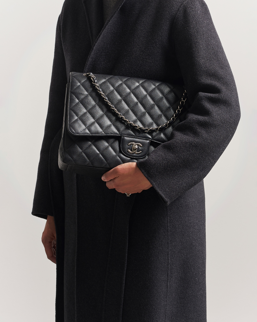 Homme | Chanel Pre-Owned Classic Single Flap Maxi Black Caviar | Chanel Pre-Owned | Classic Single Flap Maxi Black Caviar