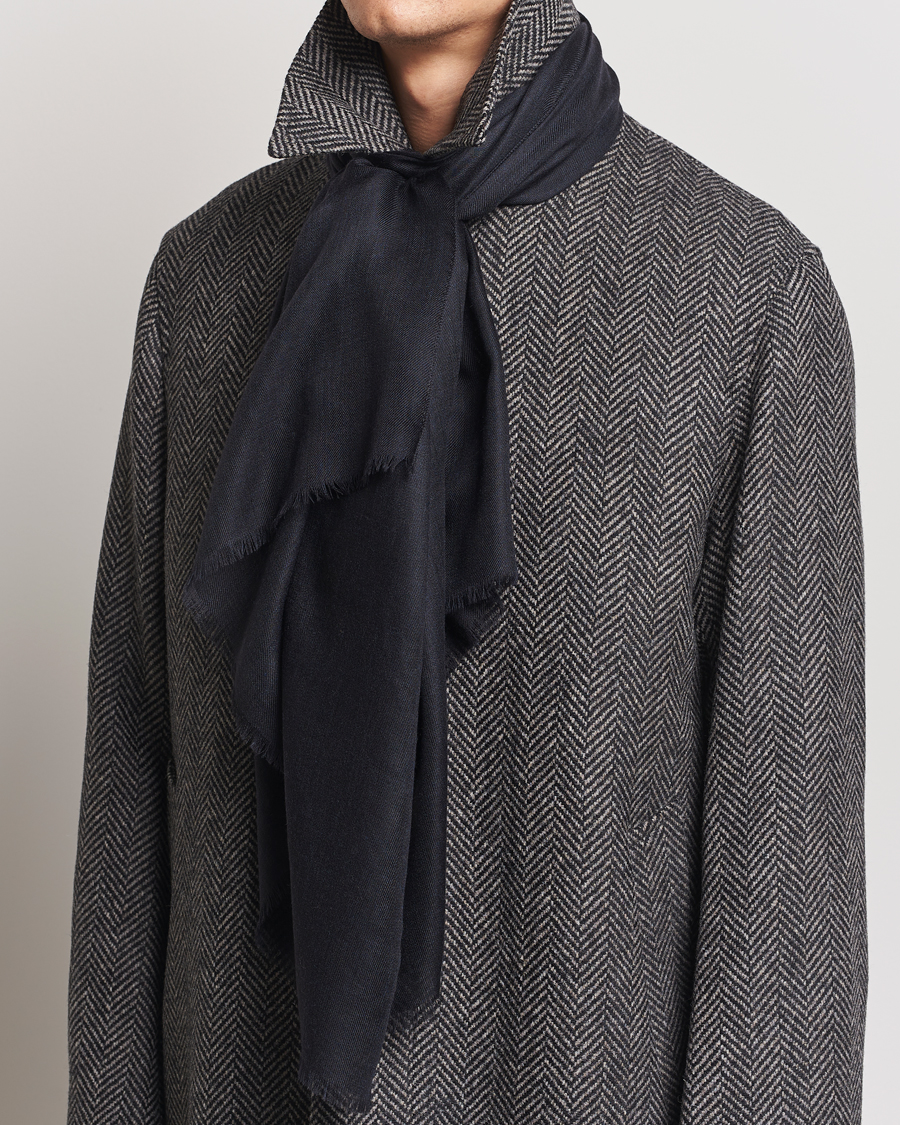 Homme | Piacenza Cashmere Chic Cashmere Scarf Navy | Piacenza Cashmere | Chic Cashmere Scarf Navy