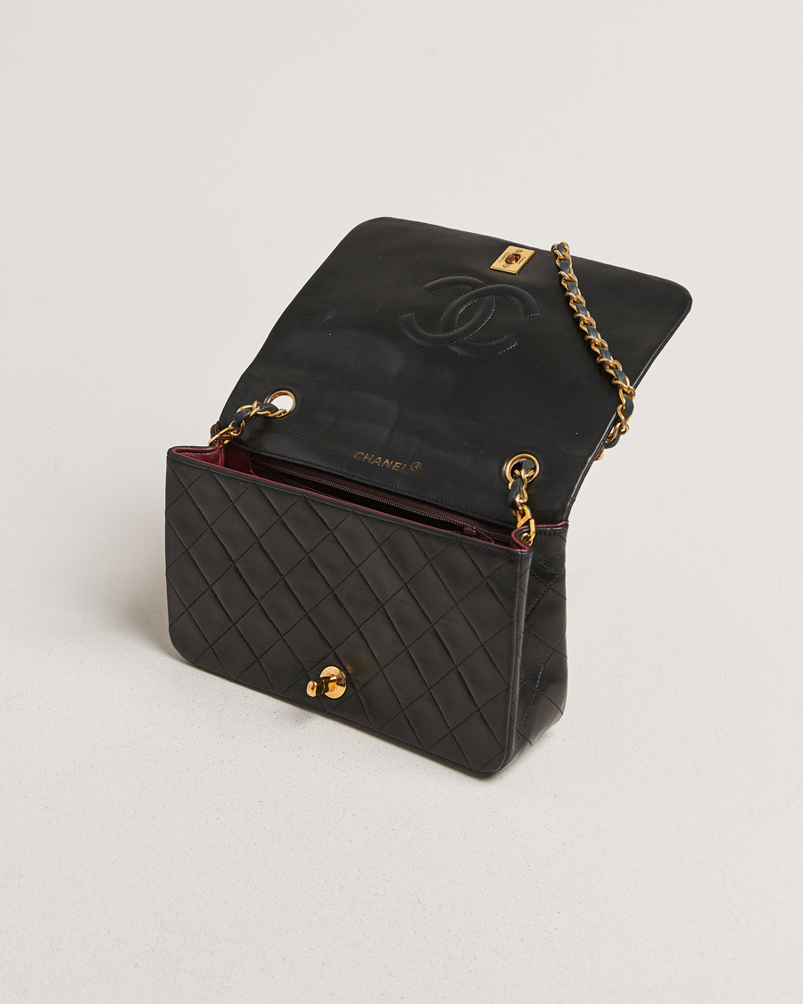 Homme | Chanel Pre-Owned Matelassé Single Full Flap Bag Black | Chanel Pre-Owned | Matelassé Single Full Flap Bag Black