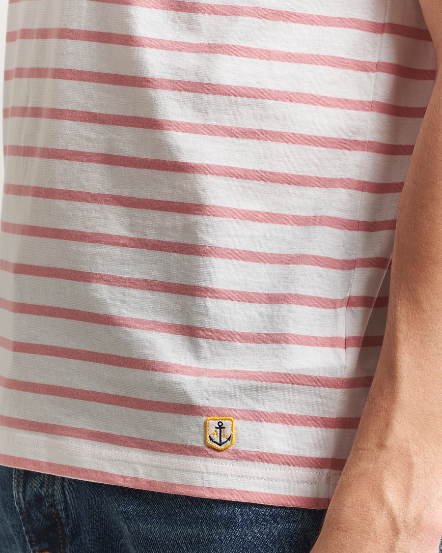 Homme | T-shirts | Armor-lux | Hoëdic Boatneck Héritage Stripe T-shirt Milk/Bubblegum