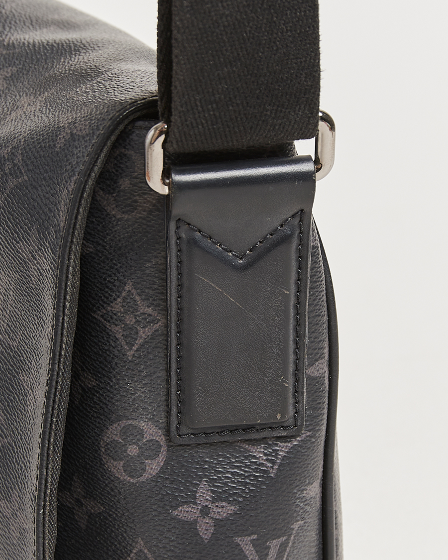 Homme | Louis Vuitton Pre-Owned District MM Bag Monogram Eclipse | Louis Vuitton Pre-Owned | District MM Bag Monogram Eclipse