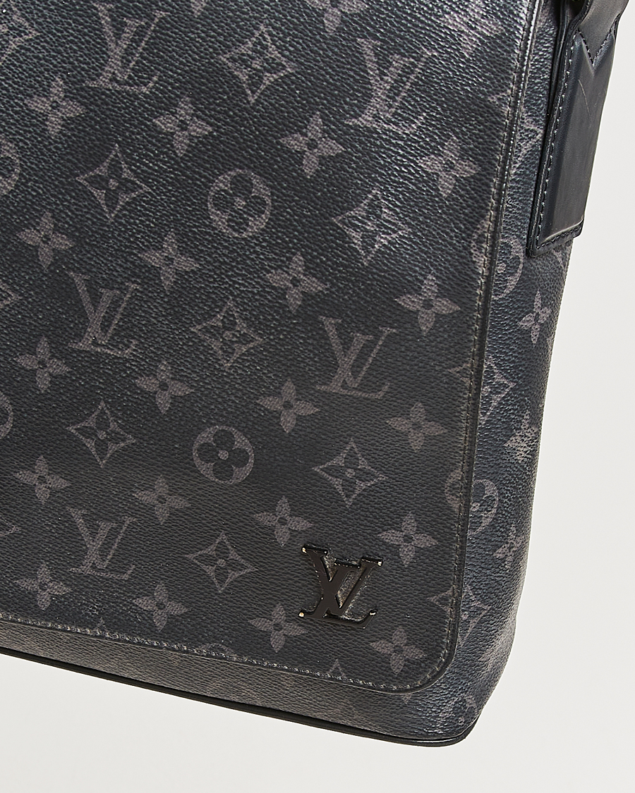 Homme | Louis Vuitton Pre-Owned District MM Bag Monogram Eclipse | Louis Vuitton Pre-Owned | District MM Bag Monogram Eclipse