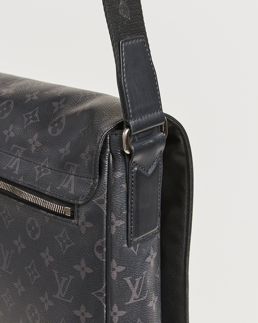 Homme | Louis Vuitton Pre-Owned District MM Bag Monogram Eclipse | Louis Vuitton Pre-Owned | District MM Bag Monogram Eclipse