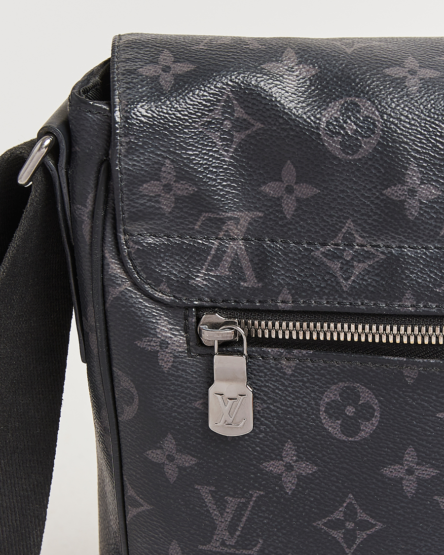 Homme | Louis Vuitton Pre-Owned District MM Bag Monogram Eclipse | Louis Vuitton Pre-Owned | District MM Bag Monogram Eclipse