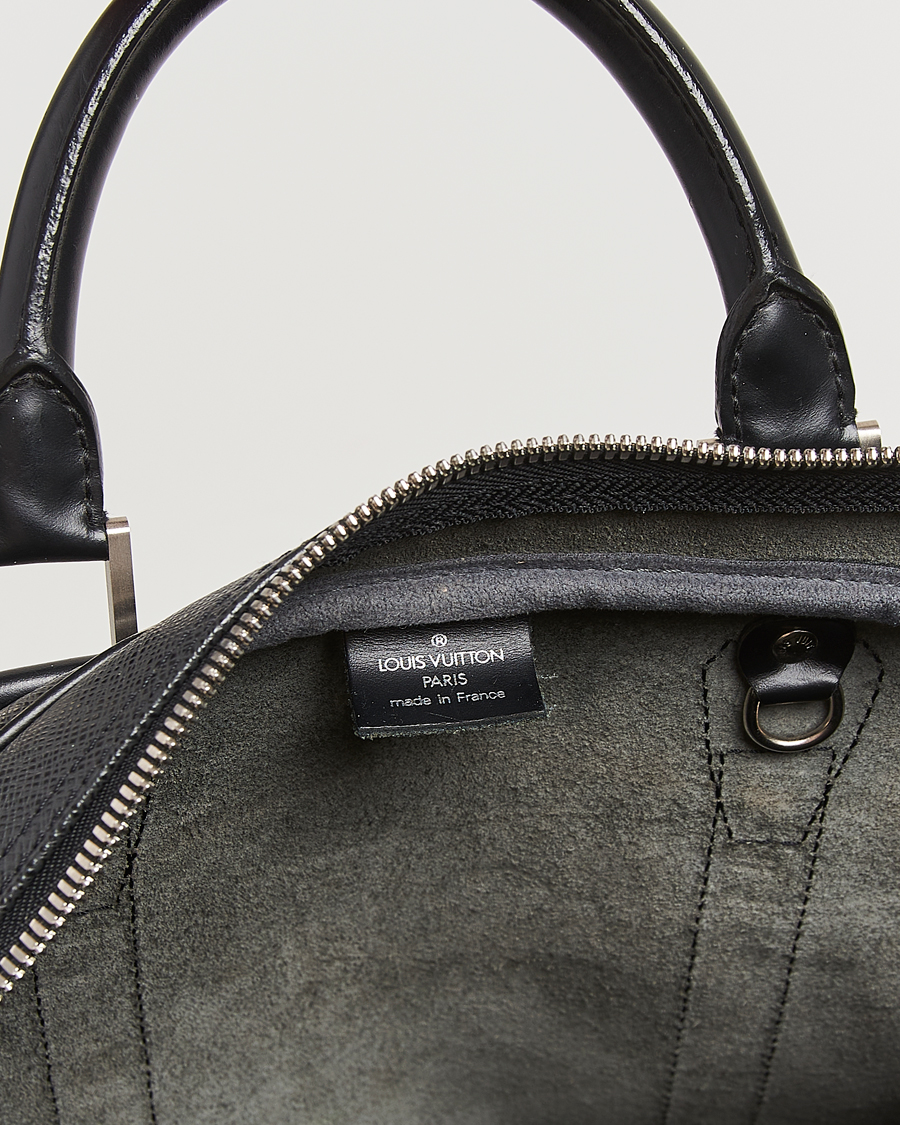 Homme | Louis Vuitton Pre-Owned Neo Kendall PM Bag Taiga Black | Louis Vuitton Pre-Owned | Neo Kendall PM Bag Taiga Black