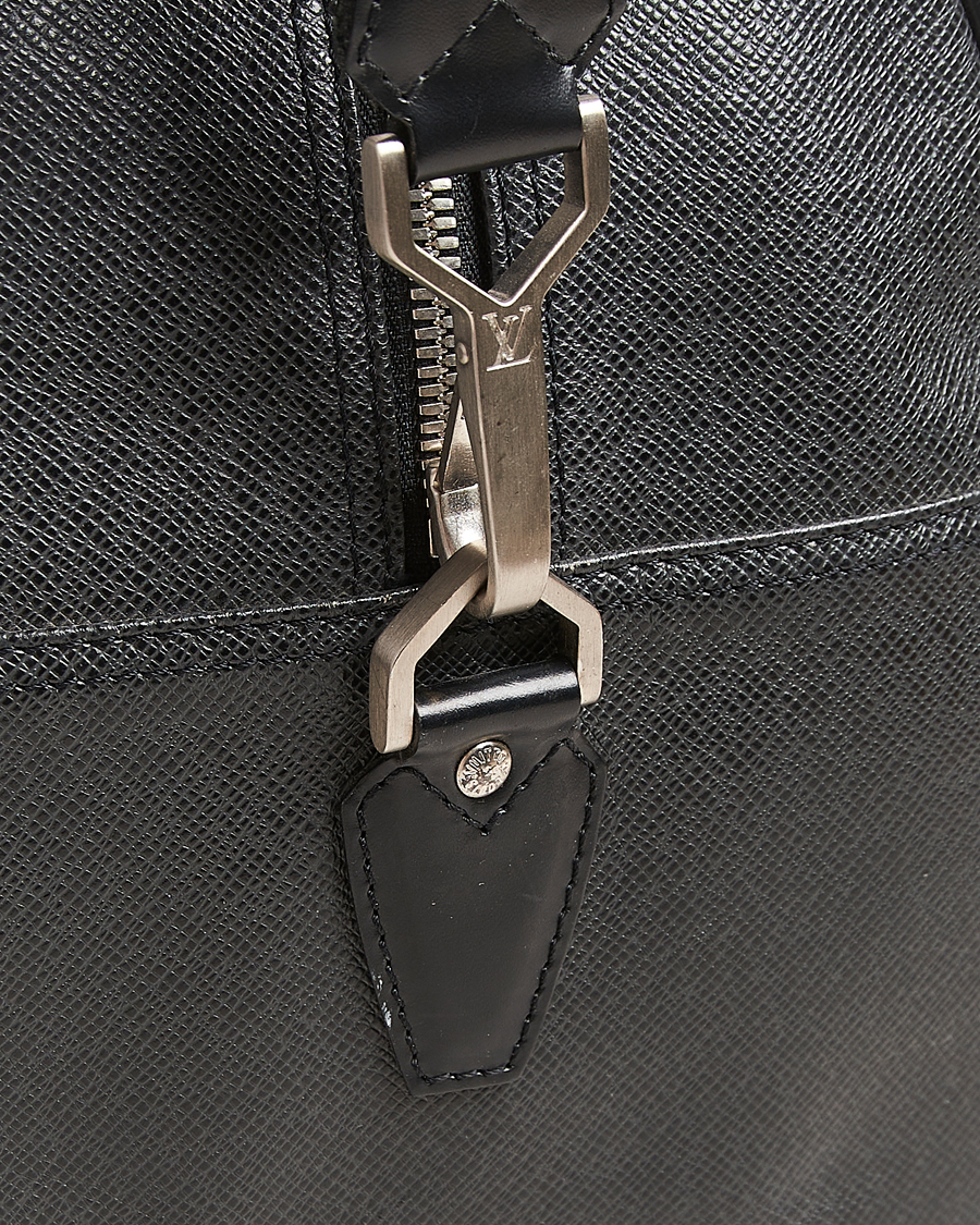 Homme | Louis Vuitton Pre-Owned Neo Kendall PM Bag Taiga Black | Louis Vuitton Pre-Owned | Neo Kendall PM Bag Taiga Black