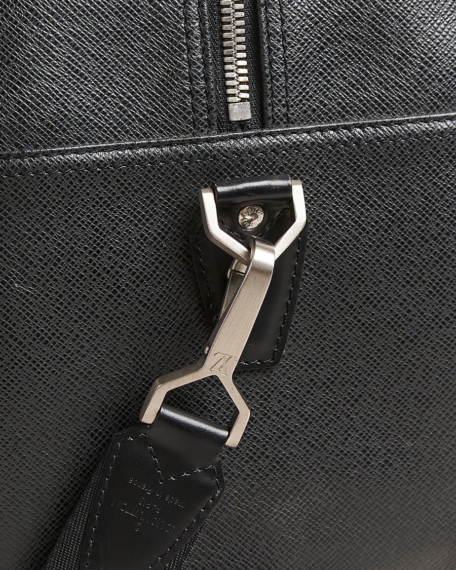 Homme | Louis Vuitton Pre-Owned Neo Kendall PM Bag Taiga Black | Louis Vuitton Pre-Owned | Neo Kendall PM Bag Taiga Black