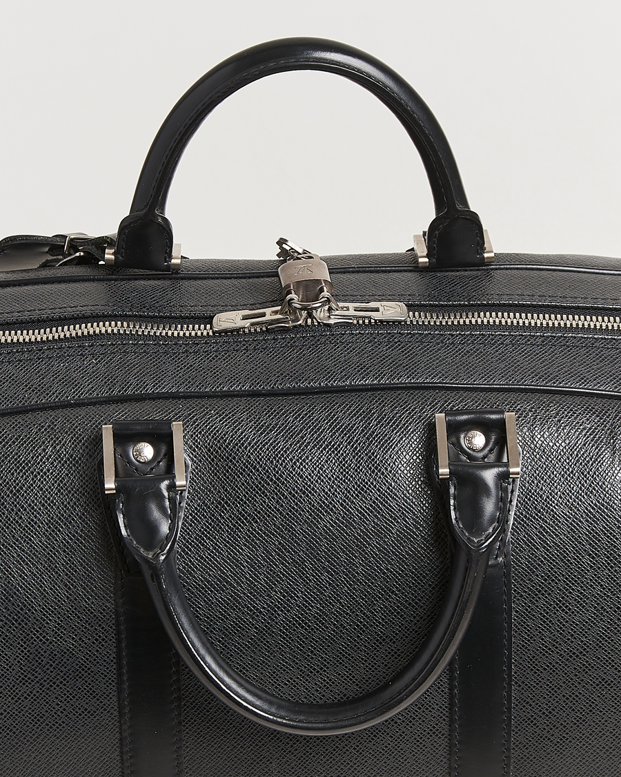 Homme | Louis Vuitton Pre-Owned Neo Kendall PM Bag Taiga Black | Louis Vuitton Pre-Owned | Neo Kendall PM Bag Taiga Black