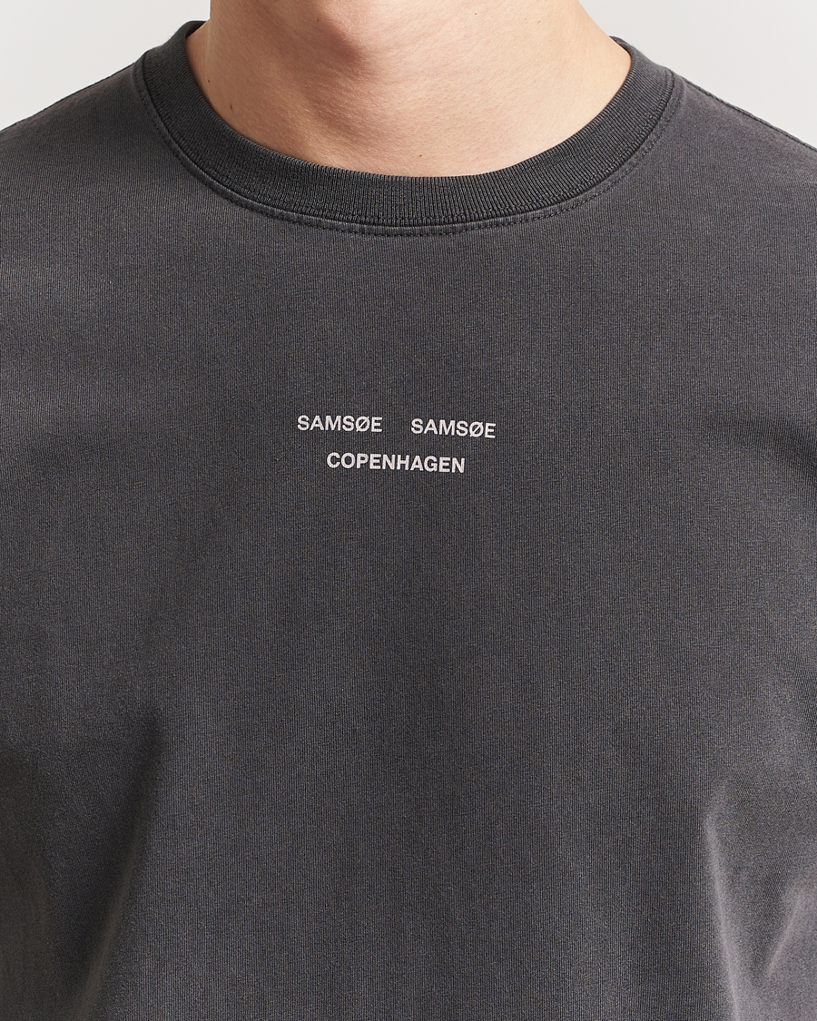 Homme | T-shirts | Samsøe Samsøe | Marcus Center Logo T Crew Neck T-Shirt Washed Black