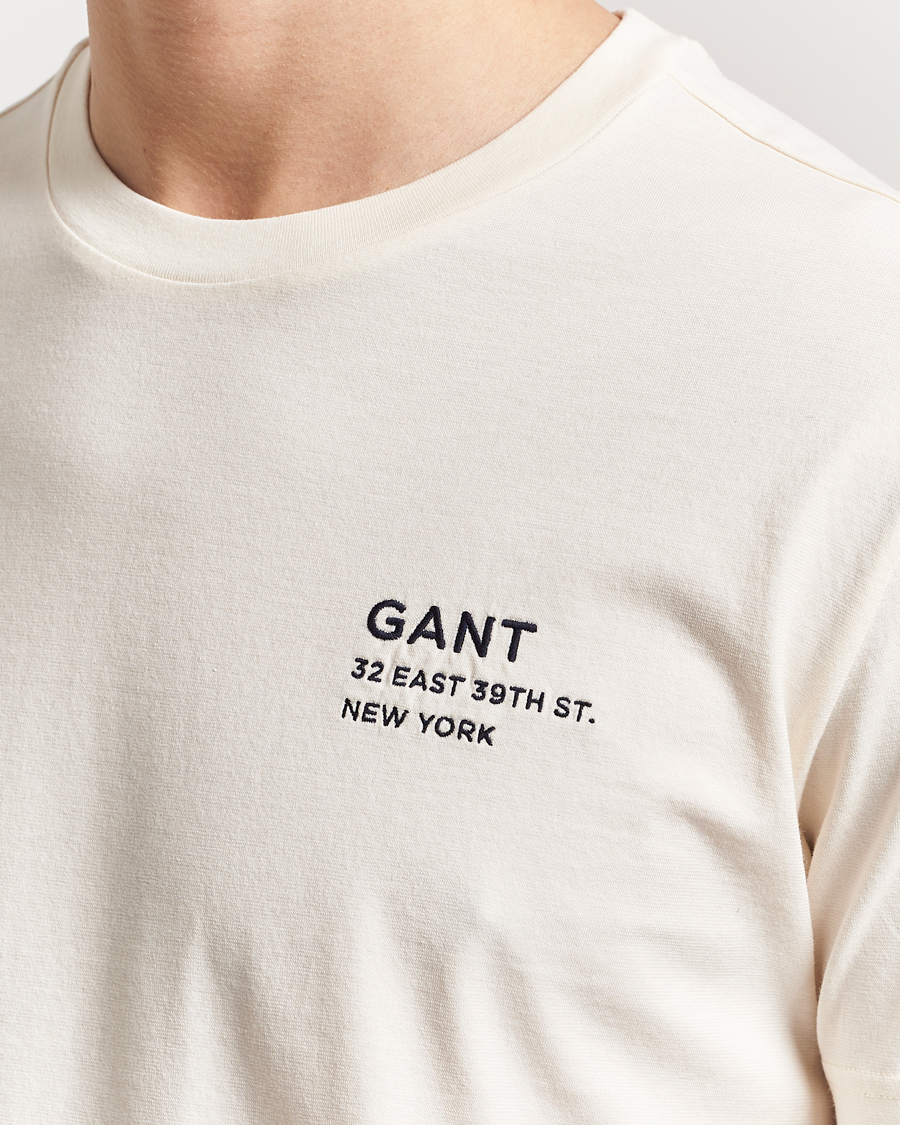 Homme | T-shirts | GANT | Small Graphic Crew Neck T-Shirt Cream