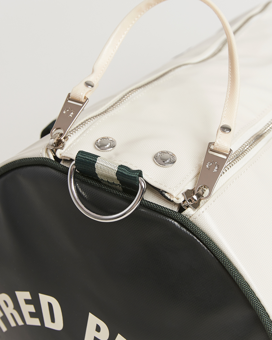 Homme | Fred Perry Classic Barrel Bag Snow White/Court Green | Fred Perry | Classic Barrel Bag Snow White/Court Green
