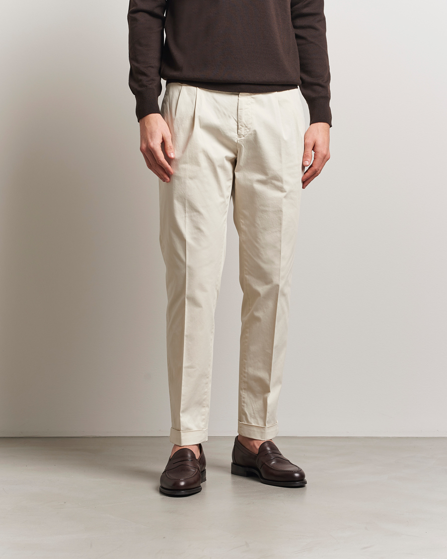 Homme | Pantalons | Briglia 1949 | Easy Fit Pleated Cotton Stretch Chino Cream