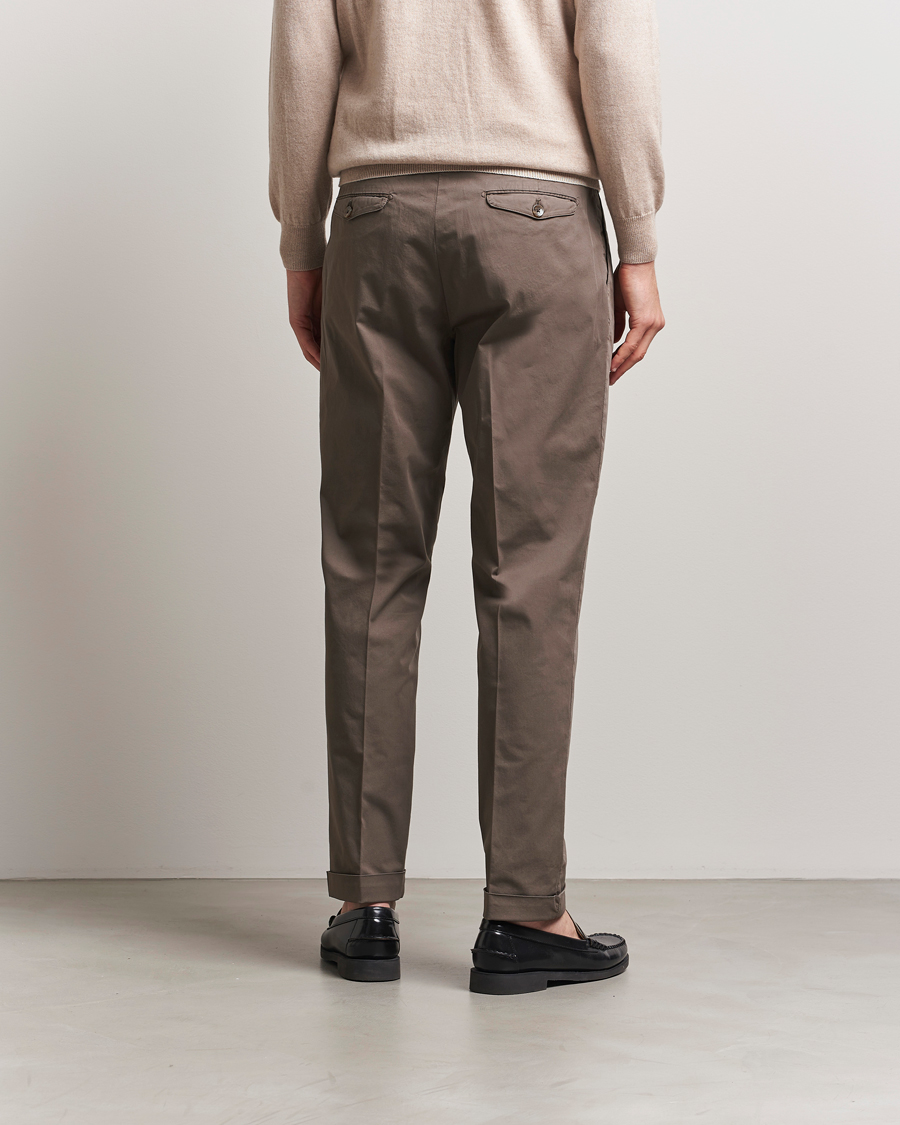 Homme | Pantalons | Briglia 1949 | Easy Fit Pleated Cotton Stretch Chino Brown