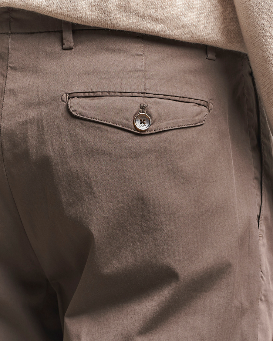 Homme | Pantalons | Briglia 1949 | Easy Fit Pleated Cotton Stretch Chino Brown