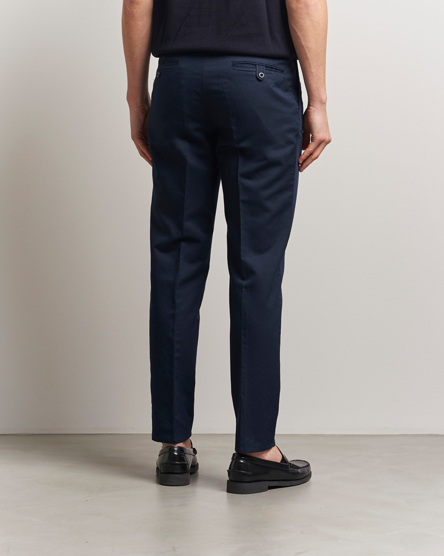 Homme | Pantalons | Incotex | Tapered Fit Pleated Linen Slacks Navy