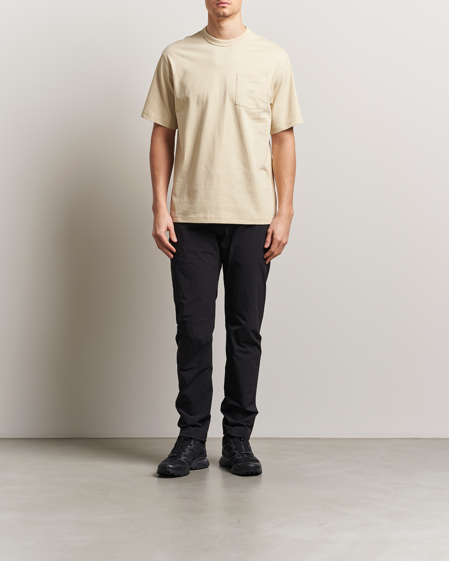 Homme | T-shirts | The North Face | Relaxed Pocket T-Shirt Gravel