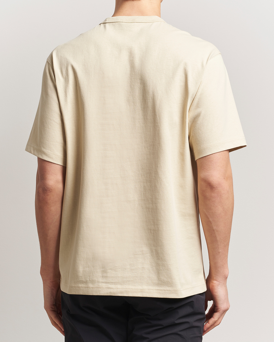 Homme | T-shirts | The North Face | Relaxed Pocket T-Shirt Gravel