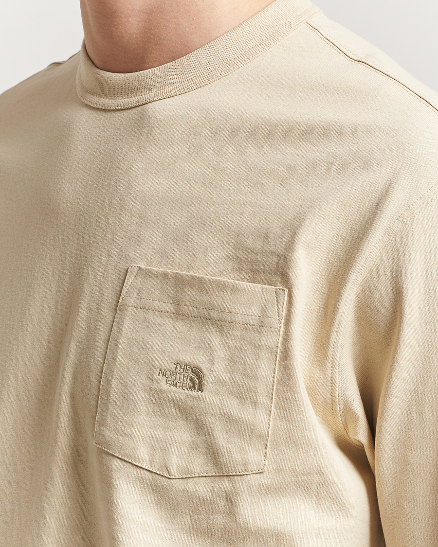 Homme | T-shirts | The North Face | Relaxed Pocket T-Shirt Gravel