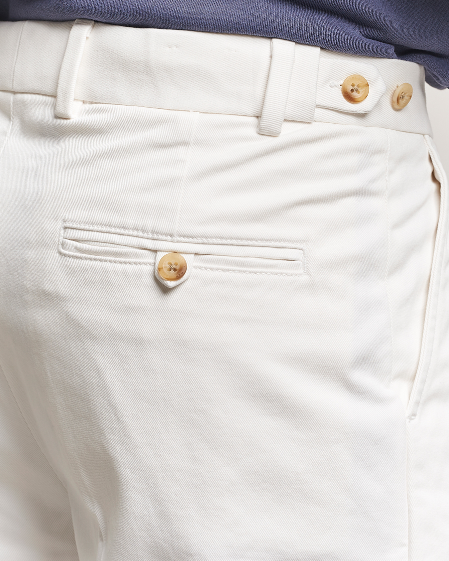 Homme | Shorts | GANT 240 Mulberry Street | Regular Fit Dressed Cotton Twill Shorts Eggshell