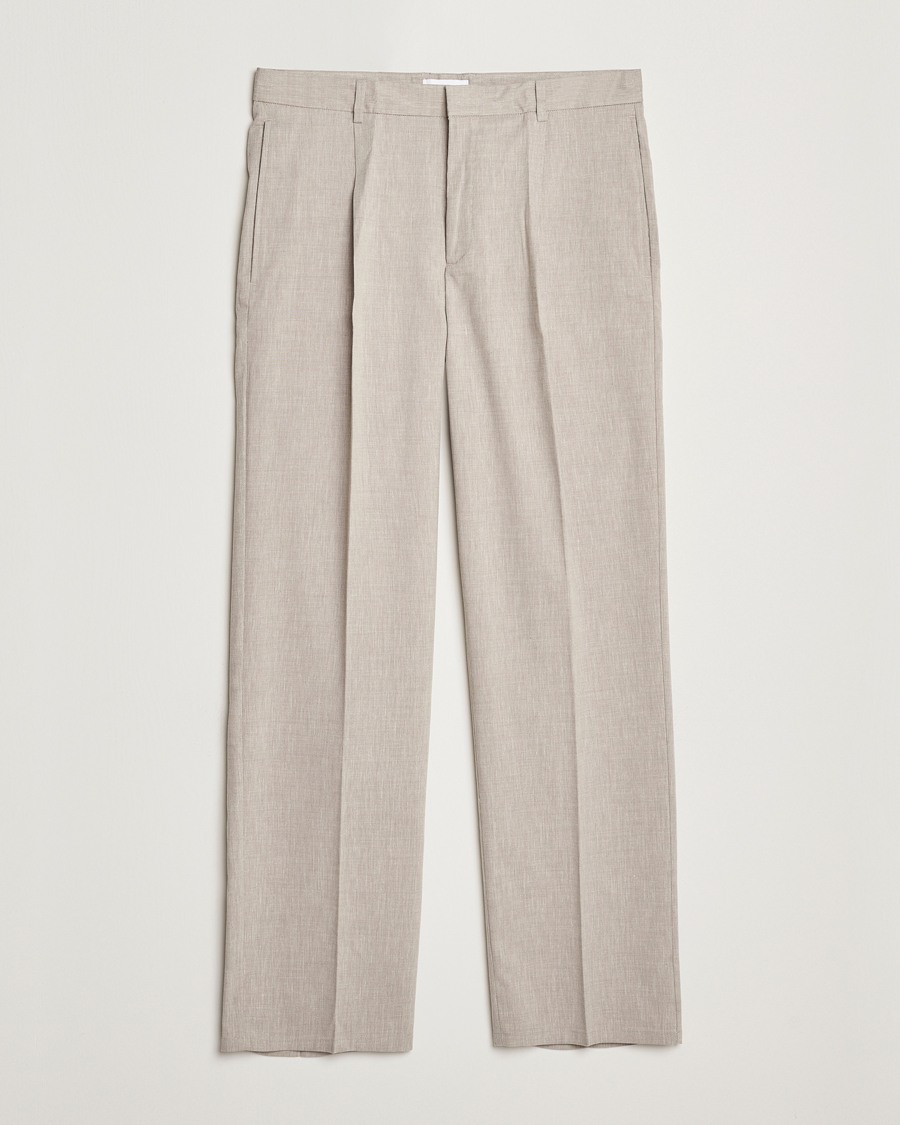 Homme | Pantalons | LES DEUX | Reece Pleated Slub Suit Pants Light Sand