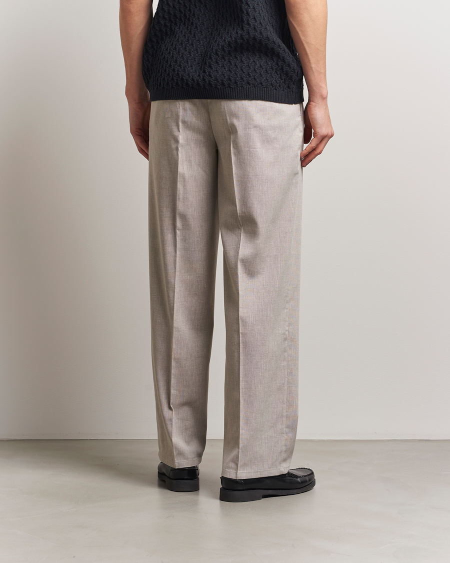 Homme | Pantalons | LES DEUX | Reece Pleated Slub Suit Pants Light Sand