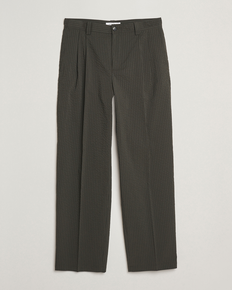 Homme | Pantalons | Maison Kitsuné | Relaxed Seersucker Pleated Trousers Ranger Green