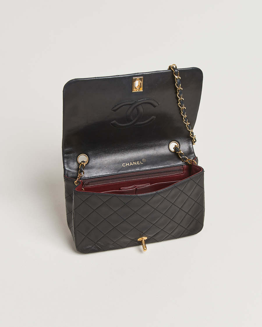 Homme | Chanel Pre-Owned Classic Single Flap Bag Lambskin Black | Chanel Pre-Owned | Classic Single Flap Bag Lambskin Black