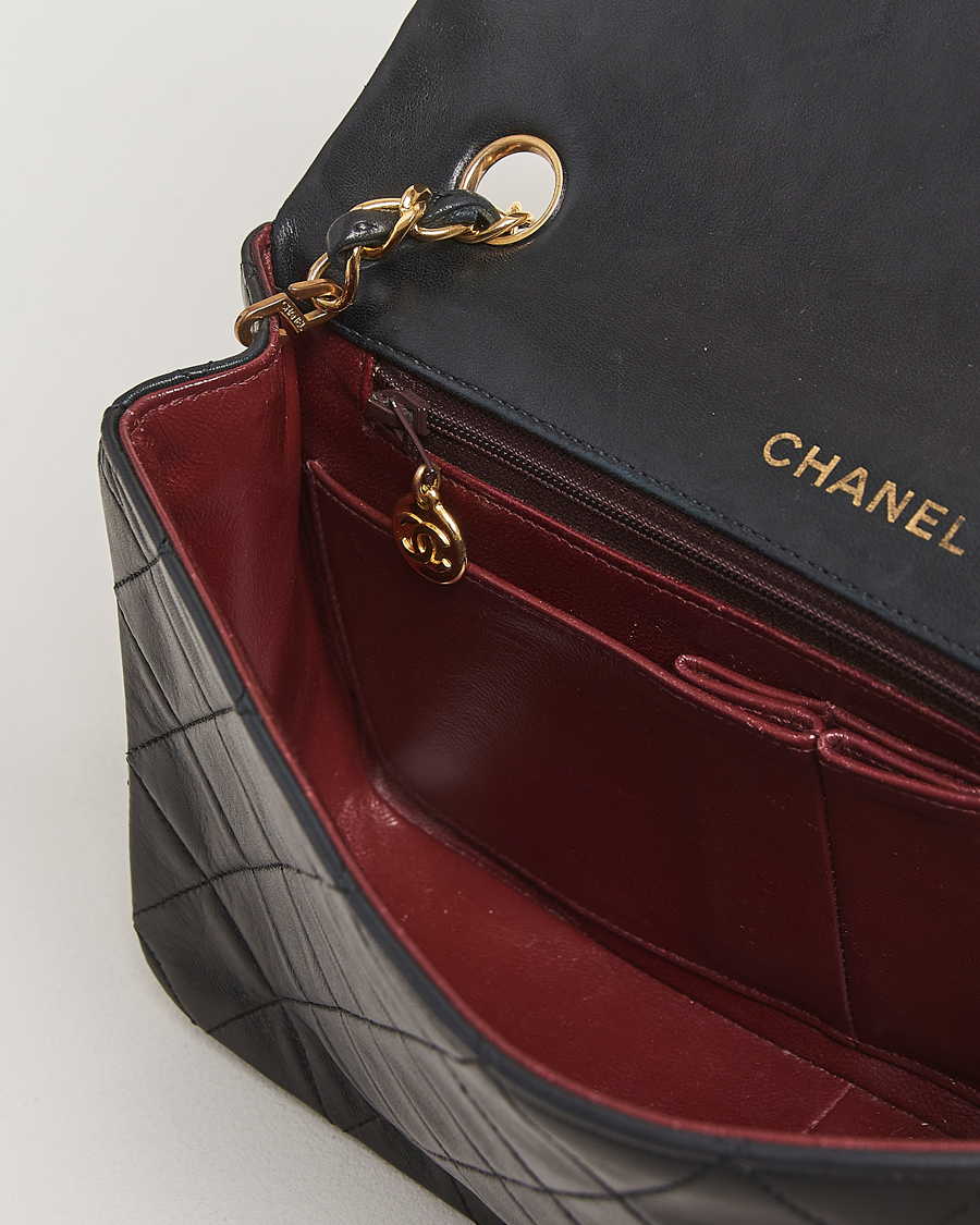 Homme | Chanel Pre-Owned Classic Single Flap Bag Lambskin Black | Chanel Pre-Owned | Classic Single Flap Bag Lambskin Black