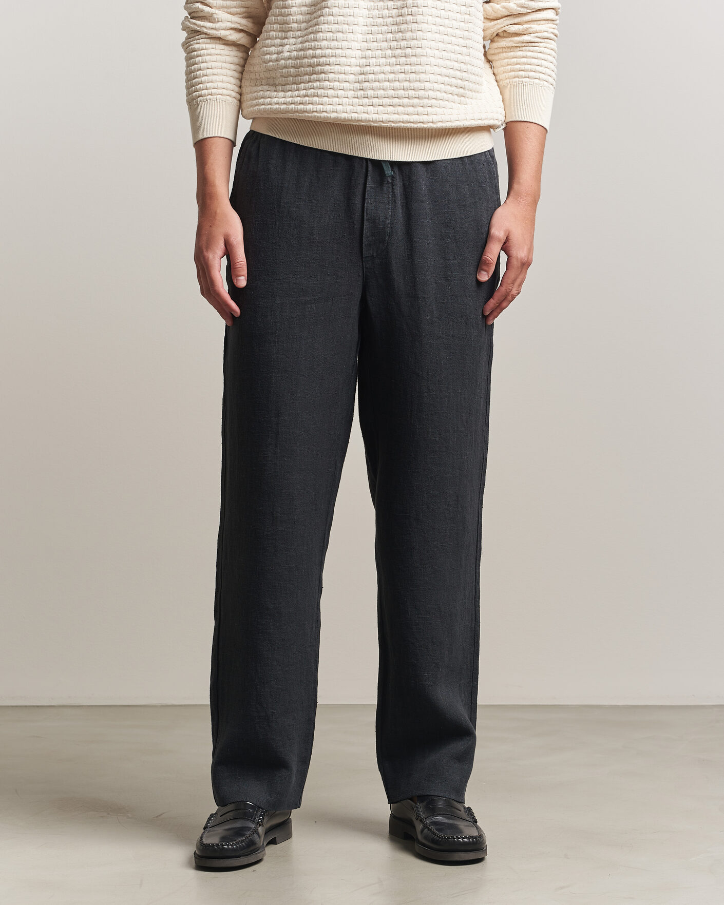 Homme | Pantalons | A Day's March | Tamiat Linen Drawstring Trousers Black