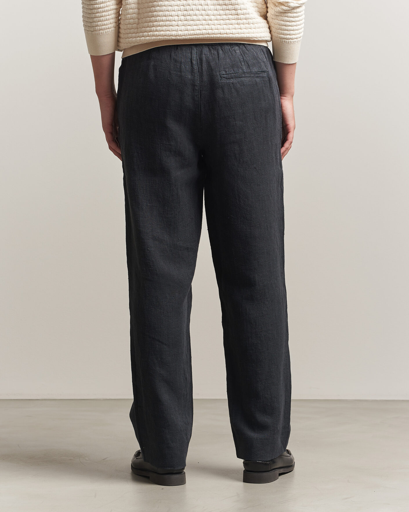 Homme | Pantalons | A Day's March | Tamiat Linen Drawstring Trousers Black