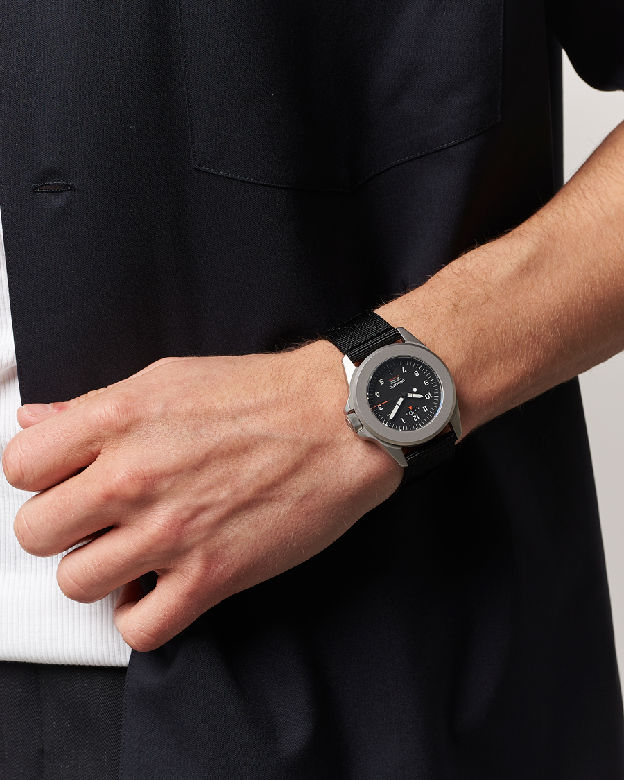 Homme | UNIMATIC UT4 GMT Toolwatch Black | UNIMATIC | UT4 GMT Toolwatch Black