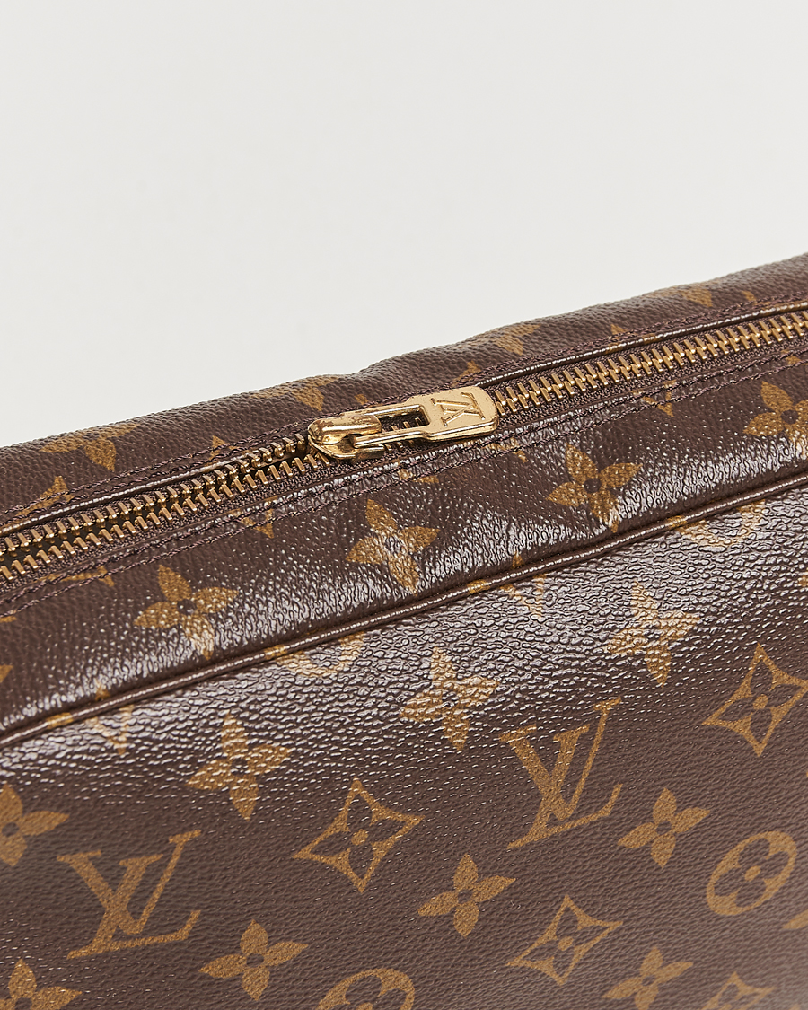 Homme | Louis Vuitton Pre-Owned Monogram Trousse Toilette 23 | Louis Vuitton Pre-Owned | Monogram Trousse Toilette 23