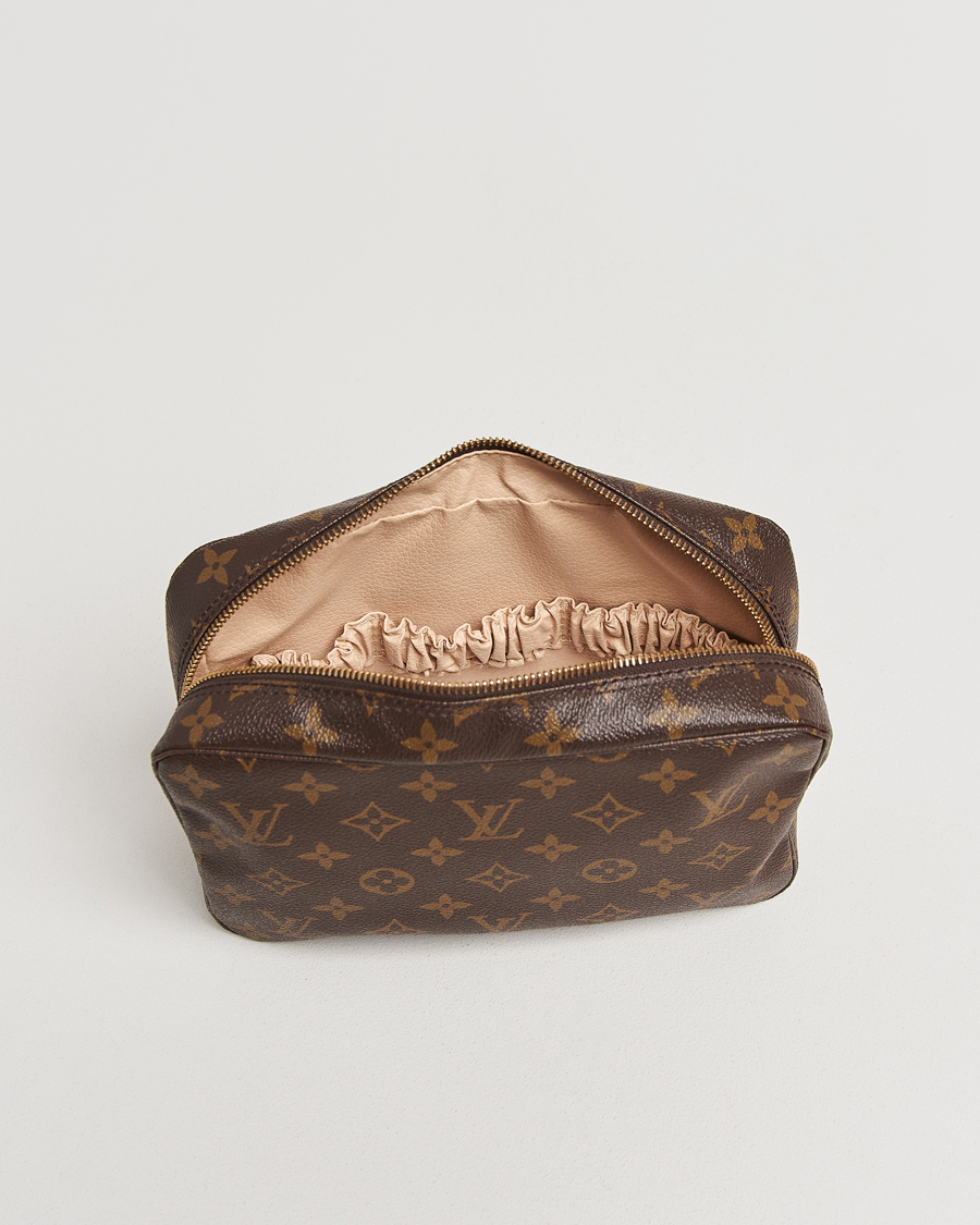 Homme | Louis Vuitton Pre-Owned Monogram Trousse Toilette 23 | Louis Vuitton Pre-Owned | Monogram Trousse Toilette 23