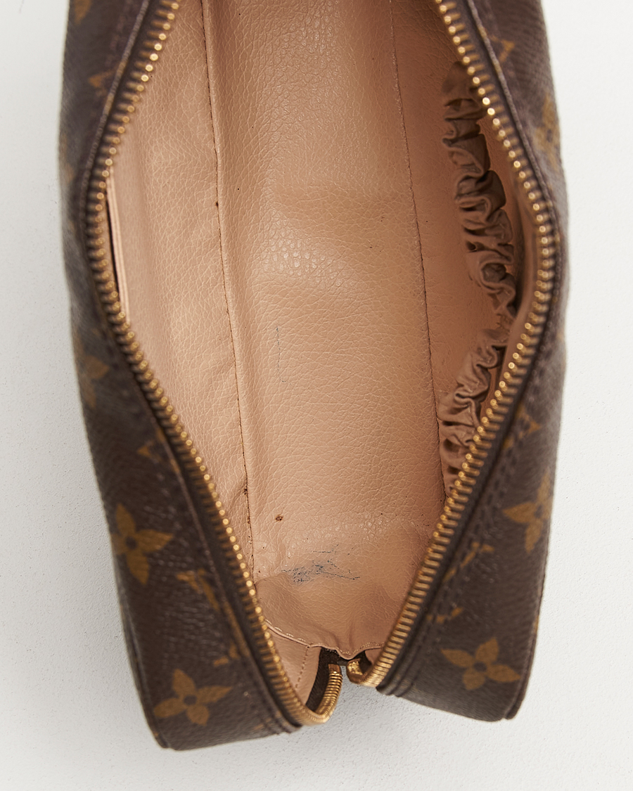 Homme | Louis Vuitton Pre-Owned Monogram Trousse Toilette 23 | Louis Vuitton Pre-Owned | Monogram Trousse Toilette 23