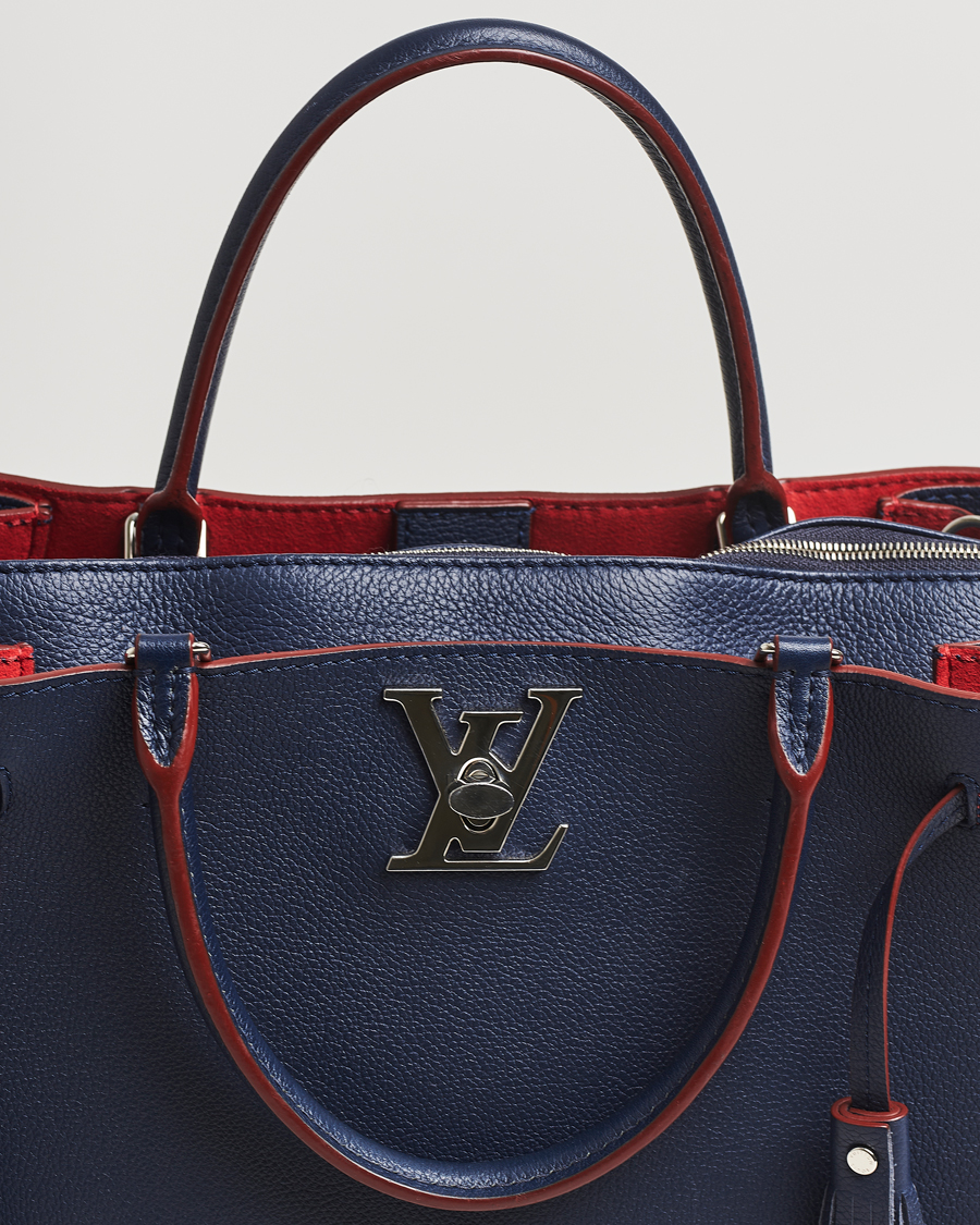 Homme | Louis Vuitton Pre-Owned LockMeTo Handbag Calfskin Navy | Louis Vuitton Pre-Owned | LockMeTo Handbag Calfskin Navy