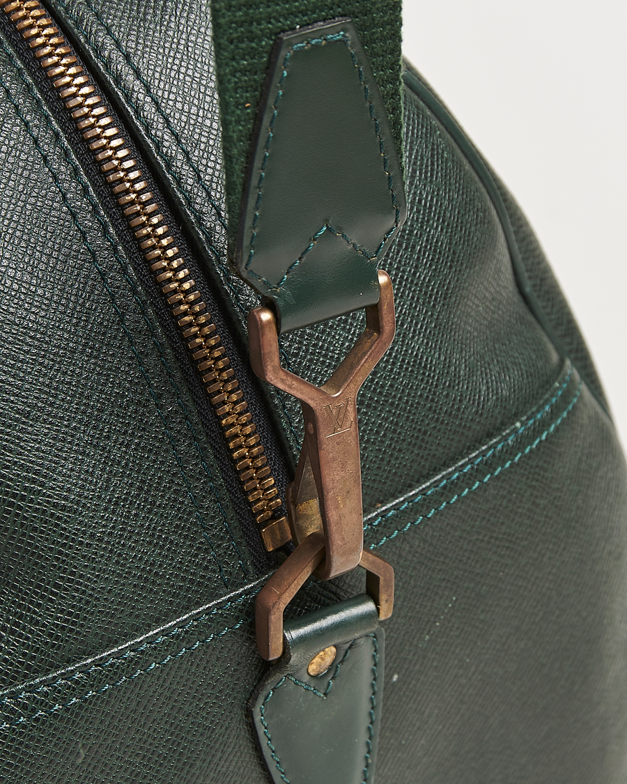 Homme | Louis Vuitton Pre-Owned Taiga Kendall GM Weekend Bag Green | Louis Vuitton Pre-Owned | Taiga Kendall GM Weekend Bag Green