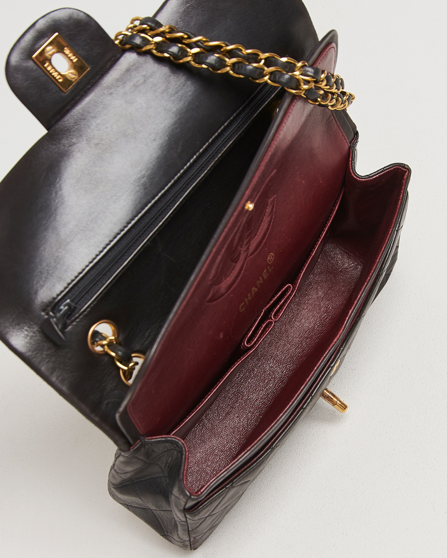 Homme | Chanel Pre-Owned Classic Double Flap Medium Lambskin Black | Chanel Pre-Owned | Classic Double Flap Medium Lambskin Black